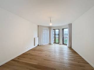 Te huur: 2-slaapkamerappartement in het nieuwbouwproject 'Jaydon' aan Tour & Taxis.Dit appartement van 100 m² heeft een centrale inkomhal die...