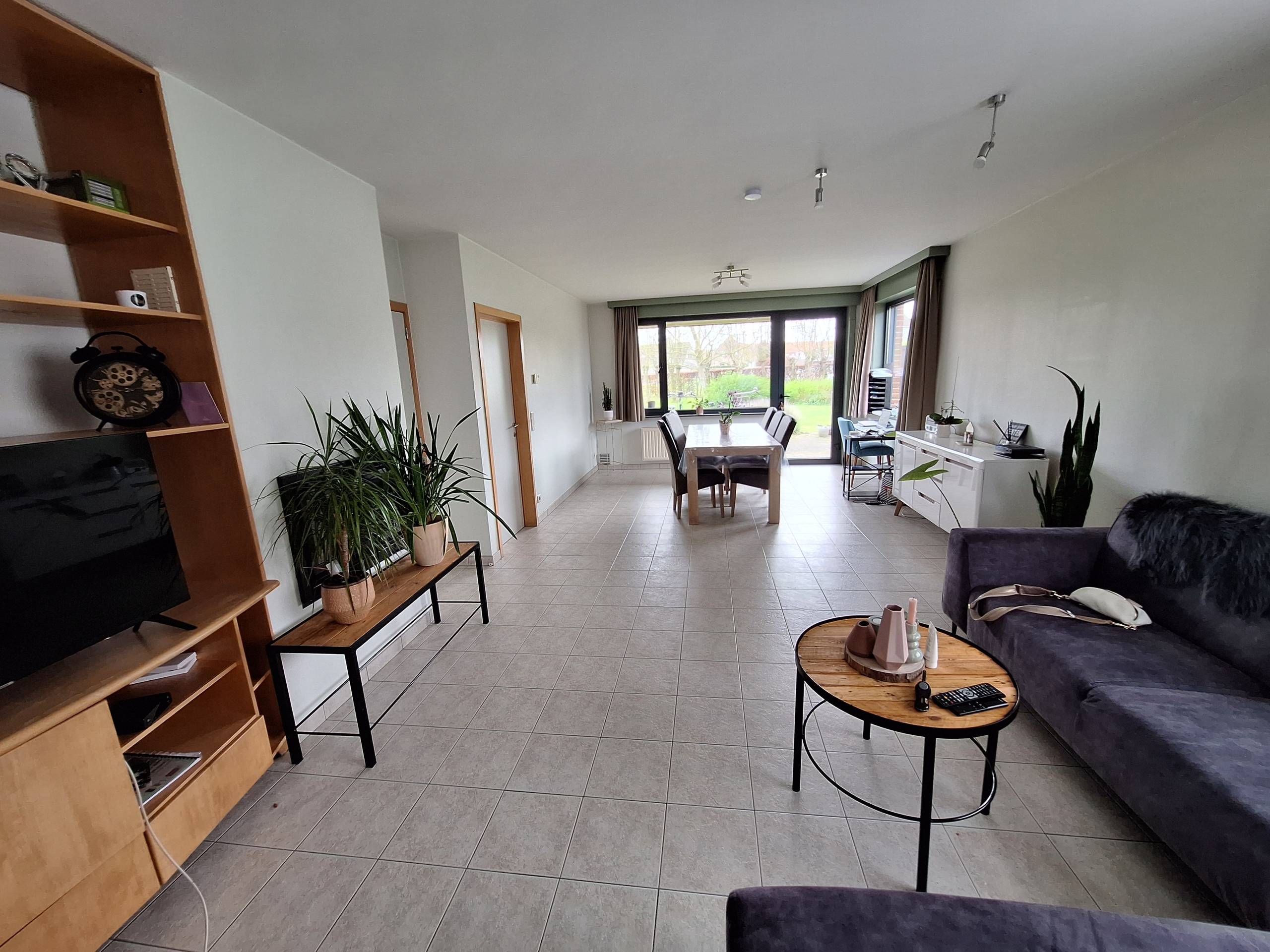 Woning met 4 slaapkamers, ruime zonnige tuin en garage in een woonwijk te Proven. - foto 4