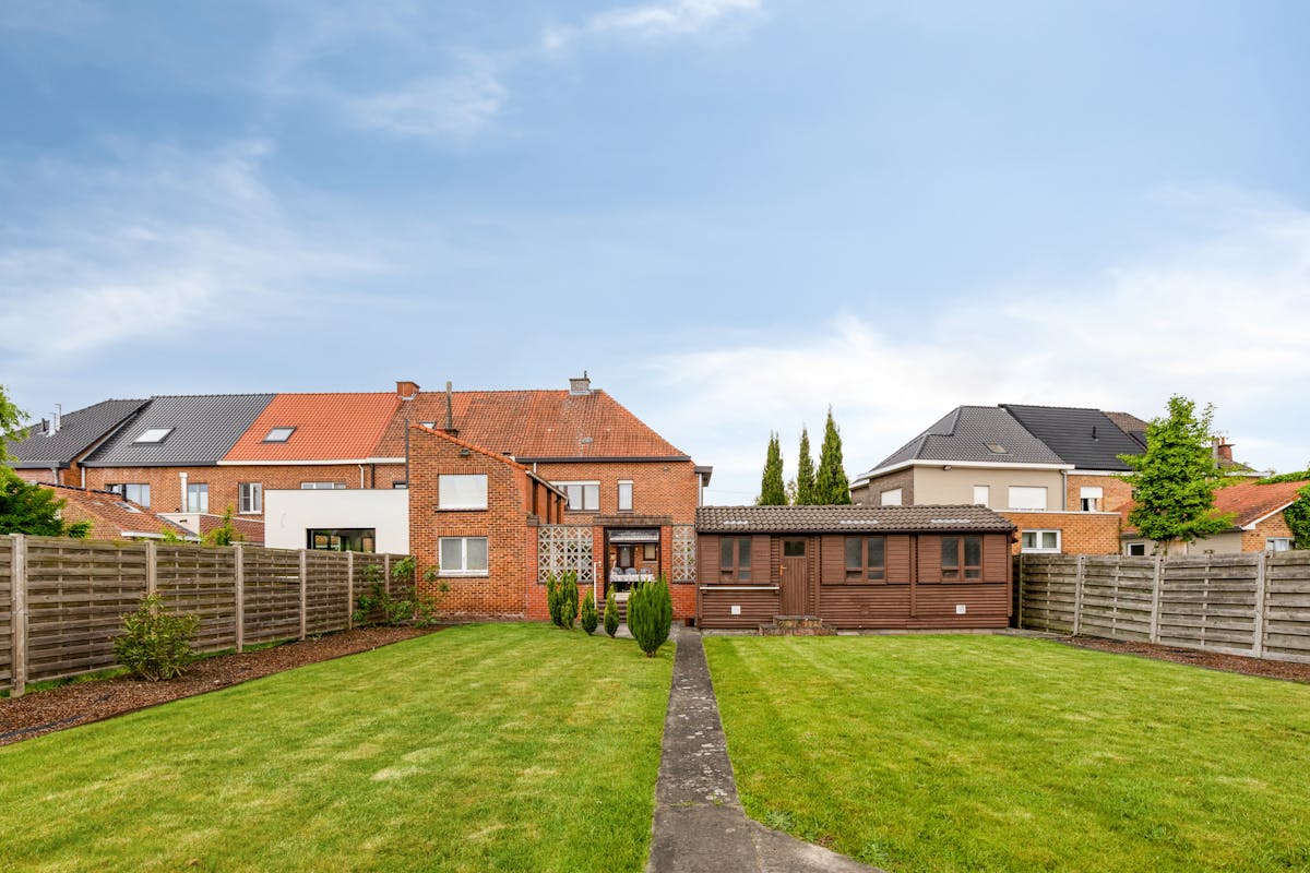 Ruime woning met 3 slaapkamers en grote tuin te koop! - foto 2