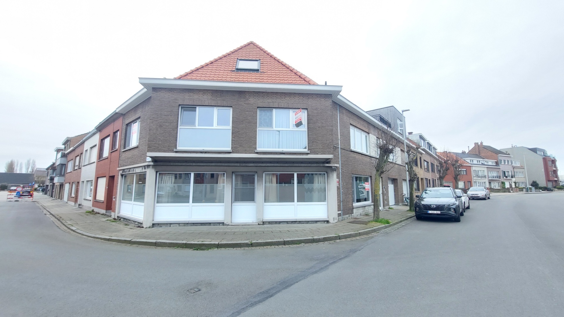 Instapklaar en uitzonderlijk ruim duplex appartement met 3 kamers, zolder en garage te Bredene (208 m²) - foto 2
