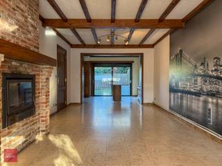 Gezellige woning bestaande uit een inkomhall, living (inbouwcassette), keuken, wasplaats, 3 slaapkamers, badkamer, garage en tuin