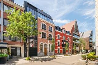 In the center of Hasselt, this exceptional mansion is located: a sublime combination of classical grandeur and contemporary top comfort. The site is part of the historic city center. <br />On this historic location, the existing house was demolished in 2014 and completely rebuilt according to the design of architect Jo Berben. The completion followed at the end of 2016. <br />With a living area of ​​approximately 400 m², an energy label A, and an excellent level of finish, this is a forward-thinking and sustainable city residence where every detail has been carefully considered. <br />This exceptional city residence offers spacious and stylish living spaces spread over multiple floors. The majestic entrance hall with a ceiling height of almost 5 meters, with a guest cloakroom and private walk-in cloakroom, forms an impressive reception. The light-filled living space and high-quality kitchen with cooking island form the heart of the house and create an ideal place to live and entertain guests. <br />The house has a spacious master suite with dressing room and luxury bathroom, supplemented with a comfortable guest room and the possibility to easily create a third bedroom. In addition, the house has a unique, private rooftop terrace that offers a peaceful outdoor space in the middle of the city. <br />On the mezzanine floor, there are two integrated office workspaces with wall-to-wall built-in filing cabinets, ideal as stylish and practical home office space. In the basement, there is also a linen room with wall-to-wall wall cabinets and a spacious fitness room.<br /><br />Extraordinary features <br />⁃ Historic location with timeless architecture <br />⁃ 400 m² of pure luxury and refinement <br />⁃ Absolute privacy with panoramic views <br />⁃ Two bedrooms (possibility of three) <br />⁃ Two bathrooms <br />⁃ Stylishly decorated elevator with continuous glazed ceramic tiles <br />⁃ Indoor garage + possibility of an additional garage box (option) <br />⁃ Energy label A <br />⁃ Air conditioning, heating, and ventilation system <br />⁃ Underfloor and wall heating throughout the entire house <br />⁃ Solar panels <br />⁃ Integrated Bose audio system and design Samsung large screen <br />⁃ Niko Home Automation (also controllable via smartphone) <br />⁃ Alarm and camera system with monitoring center <br />⁃ Fire alarm system <br /><br />A rare offer where urban dynamism, peace, comfort, and luxury harmoniously come together in the beating heart of Hasselt. A house with a story - and a unique place in the history of Hasselt.