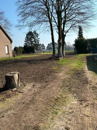 BOUWGROND TE KOOP - LAGE DARISDONK 23 - LOT 2A (3de afdeling, sectie I, perceelnummer 87H/deel)Oppervlakte: 1164m²Afmetingen: 14,12m straatbreedte -...