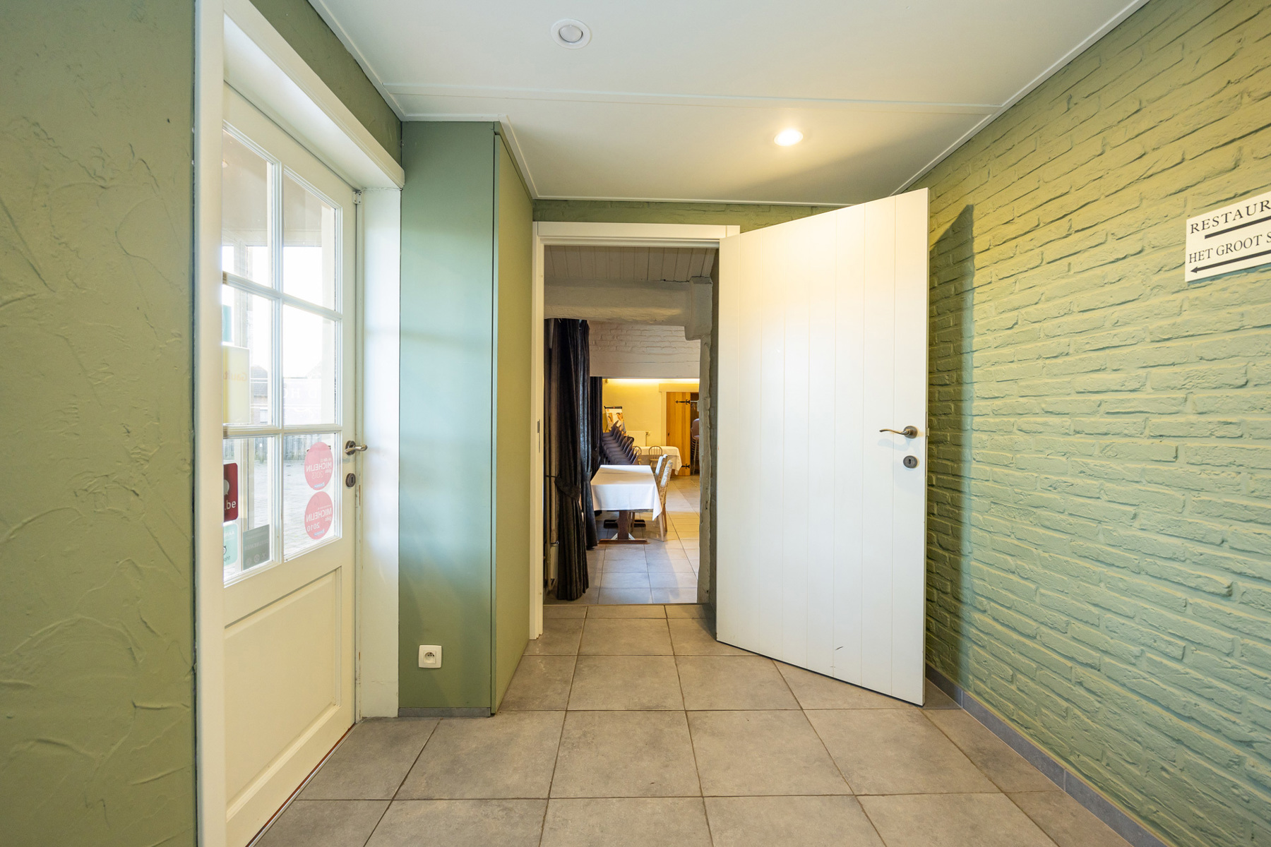 Woning met handelspand (voorheen restaurant) op een perceel van 2.128 m². - foto 3