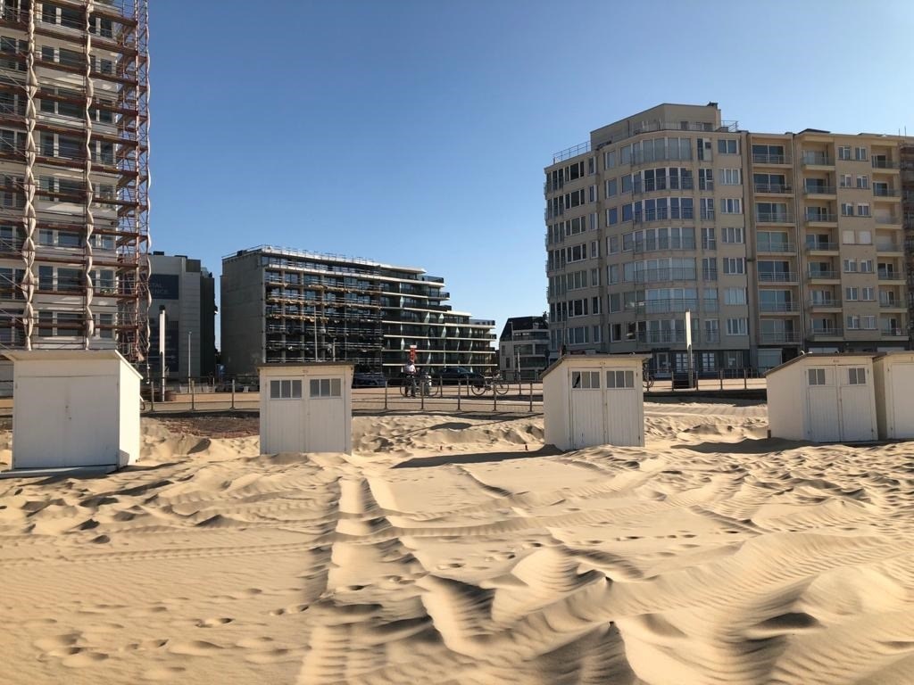 Nieuwbouwproject  residentie  Bel  Air    I  Oostende   (dichtbij strand)   Type  3slpk .     Volledig afgewerkt met kasten op maat. - foto 4