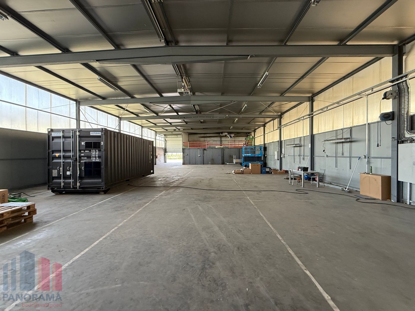 UITSTEKEND GELEGEN MAGAZIJN VAN 560 m² VLAKBIJ DE E17 - foto 3