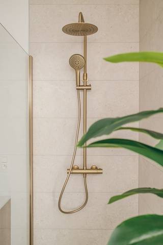 Nieuwbouwproject ‘<strong>Elegant Wonen’</strong> biedt een aangename woonomgeving met een centrale binnentuin, in het bruisende Sint-Truiden. In dit nieuwbouwproject in afwerkingsfase hebben we nog enkele prachtige penthouses te koop! E301 bijvoorbeeld heeft een bewoonbare oppervlakte van maar liefst 134m2, beschikt over 3 ruime slaapkamers, heeft een zeer aangenaam terras en is volledig omgeven door groendak.<br /><br />Ook dit nieuwbouwpenthouse beschikt over een eigen warmtepomp en PV-panelen om zo uw energiefactuur tot een minimum te beperken. Een groot pluspunt als toekomstige woonst of duurzame en kwalitatieve investering!<br /><br />Voor meer informatie ontvangen we u graag ter plaatse of bij ons op kantoor om dit prachtige project tot in de puntjes toe te lichten. Bel nu Elien Mombaerts op het nummer 0470/38.21.30.