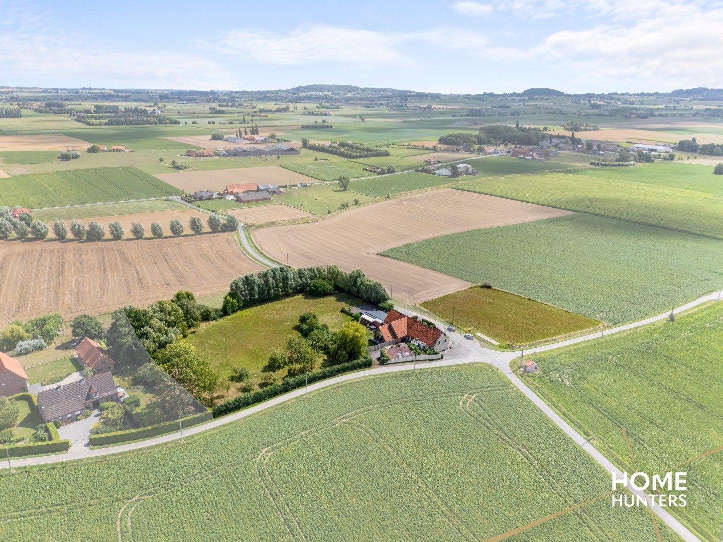 Instapklare exclusieve eigendom met historisch bijgebouw en hoogwaardige afwerking in een oase van rust en ruimte - foto 2