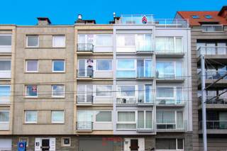 Grand parking couvert à louer, situé au centre de Nieuport-Bad.Accessible par la rampe d'accès située à l'adresse Ijzerstraat 20 à Nieuport.La...