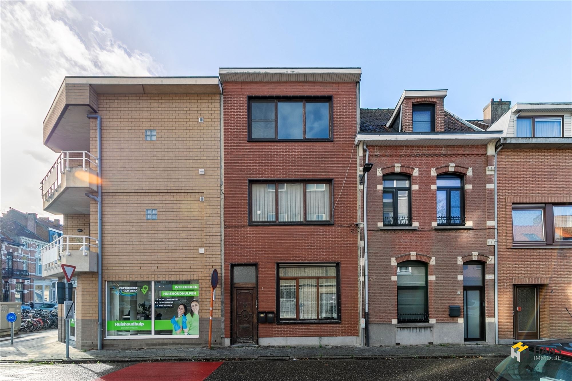 Woonhuis (148 m²) met 3-4 slaapkamers, 2 badkamers terras (5 m²) en tuin (25 m²) in Mortsel. - foto 2