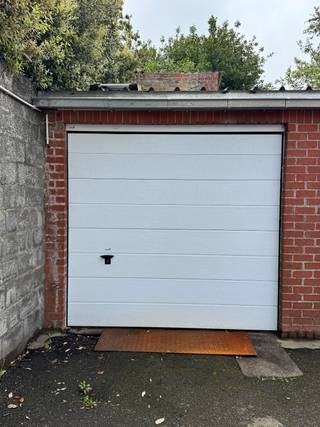 Op wandelafstand van de vismijn en de Grote Markt van het centrum Nieuwpoort-stad vinden we deze garage terug.Deze garage is vrij vanaf 1/08/2026,...
