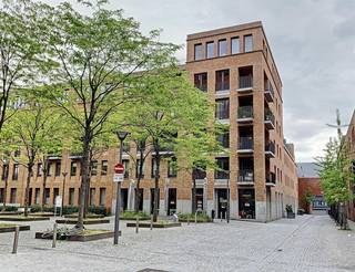 Zeer mooi appartement in Leuven Centrum met een privatieve autostaanplaats!Het appartement beschikt over een aangename lichtrijke leefruimte, een...