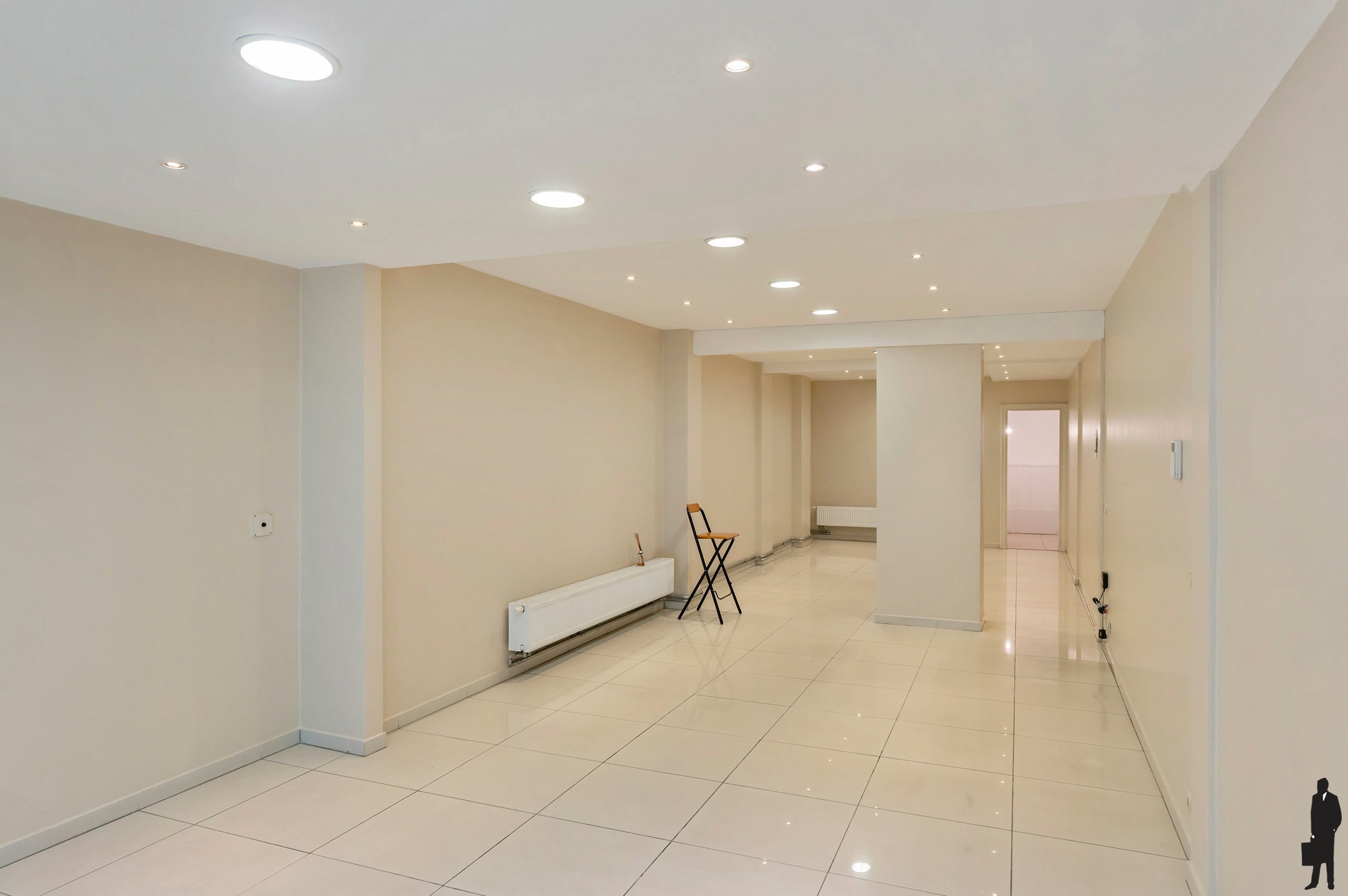 Lichtrijk commercieel gelijkvloers op toplocatie. - foto 2