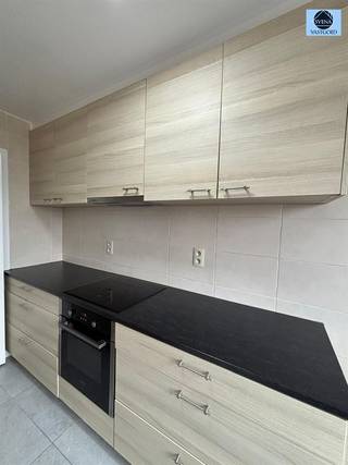 <p><span>2-BEDROOM APARTMENT WITH GARAGE</span></p><p><span>Asking price: 175,000 euros</span></p><p><span> </span></p><p><span>This renovated apartment is quietly located near the city center of Geraardsbergen, close to schools, shops, and public transportation.</span></p><p><span>It features an entryway, living room, updated kitchen and bathroom, separate toilet, and 2 bedrooms.</span></p><p><span>There is a small terrace at the back. </span></p><p><span>The garage must be purchased separately for 25,000 euros.</span></p><p><span>Highlights: - Favorable EPC rating: C</span></p><p><span> - Electricity up to code</span></p><p><span> - Asbestos-safe</span></p><p><span> - Certificate of compliance for rental</span></p><p><span> </span></p><p><span>Ideal investment project!!!</span></p><p><span> </span></p><p><span>For more information or to schedule a visit, call Dylan at 0489/54.69.99 or email <span>Dylan@svena.be</span></span></p><p><span> </span></p><p><span>Urban planning extract/information pending!</span></p><p><span> </span></p><p><span> </span></p><p><span>This information is provided for informational purposes only, and we cannot be held liable for any inaccuracies. </span></p><p><span>The living area is provided for informational purposes only.</span></p><p><span> </span></p><p><span> </span></p>
