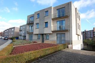 Charming two-bedroom apartment with parking space in Heverlee!The apartment consists of an entrance hall with cloakroom and separate guest toilet,...