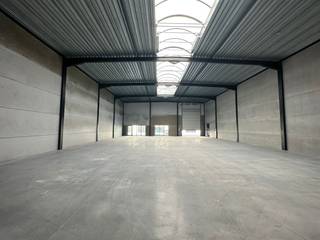 Nieuwbouw KMO-unit met een oppervlakte van 539 m² op een perceel van 629 m² te koop. De loods maakt deel uit van de gloednieuwe ontwikkeling...