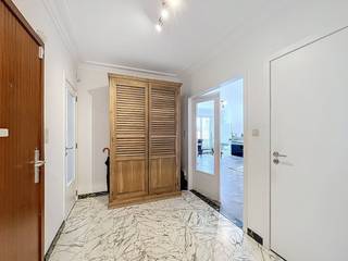 Dit prachtige appartement ligt in het hart van Gent, op een steenworp van de Kouter.Het appartement werd volledig gerenoveerd in 2018, waarbij...