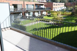 Dit modern appartement in Schepdaal met 2 slaapkamers en garage is gelegen op de eerste verdieping met lift en biedt een lichtrijke en...