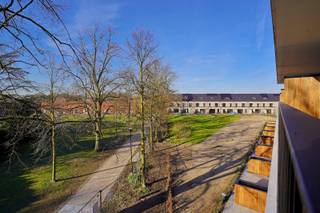 Park Viridis is een uniek woonproject gelegen nabij het centrum van Beveren, in een bijzonder groene en rustige omgeving. Energiezuinig wonen staat hier centraal.<br />De afwerking van deze appartementen bevindt zich in de eindfase en bieden alle modern comfort. Er kunnen nog aanpassingen gebeuren op het vlak van keuken en badkamer, volledig in samenspraak en volgens de voorziene budgetten in het lastenboek.<br />Het project bestaat uit meerdere woonentiteiten en is omgeven door een prachtig groen park van maar liefst 7.000 m². Elk appartement beschikt over een ruim en gezellig terras met zicht op de tuin.<br />Voor dit hedendaagse project wordt gewerkt met de allernieuwste technieken, waaronder zonnepanelen en warmtepompen met vloerverwarming en vloerkoeling. Daarnaast is er de mogelijkheid om een ondergrondse parkeerplaats aan te kopen.<br />Wenst u deze unieke kans niet te laten voorbijgaan? Maak dan gerust een afspraak. <br /><br />referentie: 4602