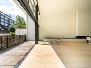 Ideally located near Avenue Louise and Place Stéphanie, this flat of around 380 m² gross floor area is nestled on the first floor of a building designed by renowned architect Bruno Erpicum.<br /><br />With its generous space and meticulous finish, this flat features a spacious entrance hall, cloakroom and bright dining room with high ceilings. Bathed in light thanks to its large picture windows, the dining room opens onto a vast south-facing terrace. The fully-equipped kitchen is separate and also opens onto the terrace. The sleeping area comprises three bedrooms, including two large, bright master bedrooms with built-in dressing rooms and a luxurious bathroom. The third bedroom also has a dressing room and en suite bathroom. A practical utility room and plenty of storage space complete this rare living space.<br /><br />Other features include a boiler room with individual boiler, water softener, alarm system, large cellar and two parking spaces in the building.<br /><br />Place Stéphanie is located near the centre of Brussels, between Avenue Louise and Place Poelaert. With its many shops and boutiques, it is ideally served by public transport.<br /><br />For further information, please contact Grégoire Bryssinck at + 32 (0) 493 51 29 00.