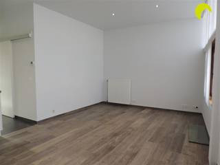 On the beautiful Grote Markt in Lier we find this quality renovated apartment with 2 bedrooms and large terrace. The apartment is located on...
