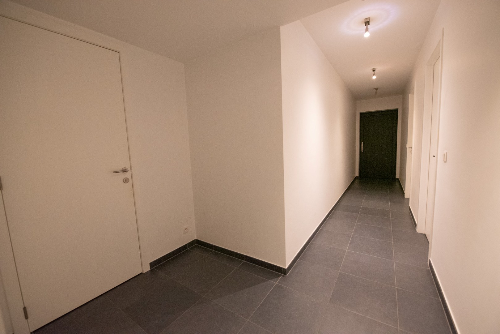 Recente benedenwoning te HUUR in centrum Waregem, 'Residentie Honfleur'. - foto 2