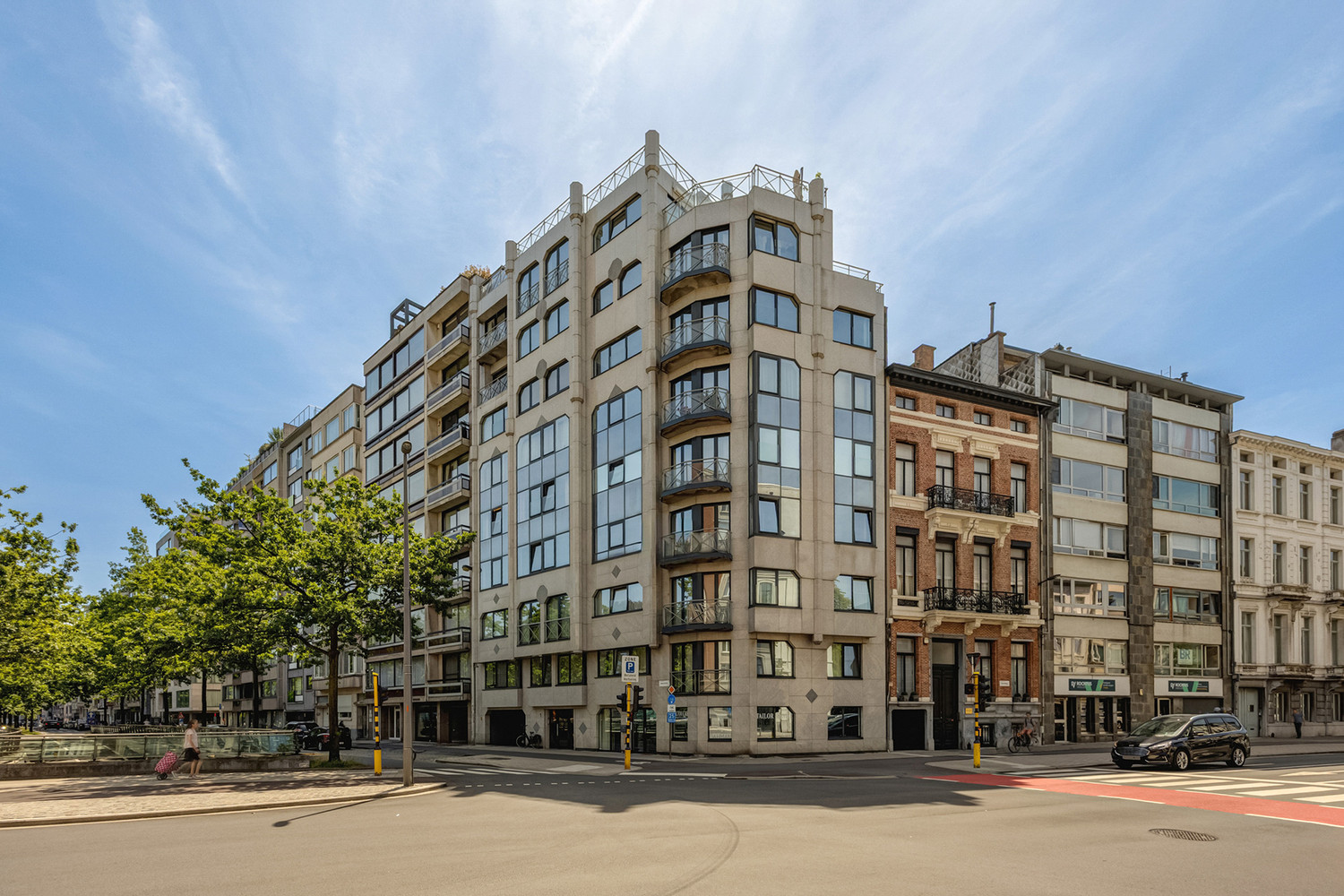 Royaal en energiezuinig hoekappartement (EPC B/260m²) met 4 slaapkamers, 3 badkamers op gewilde locatie aan het Stadspark – optionele parkings - foto 2
