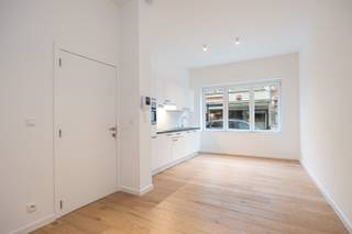 Gerenoveerd gelijkvloers appartement met stadstuin te Borgerhout!Het appartement betreedt men via de gelijkvloerse inkomhal en is als volgt...