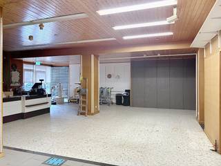 This commercial property with 2 apartments for sale in Deurne, at Herentalsebaan 231-233, offers many opportunities.The ground floor consists of...