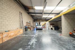 Vous êtes à la recherche d'une maison spacieuse offrant une combinaison unique de confort de vie et d'opportunités professionnelles ? Cette...