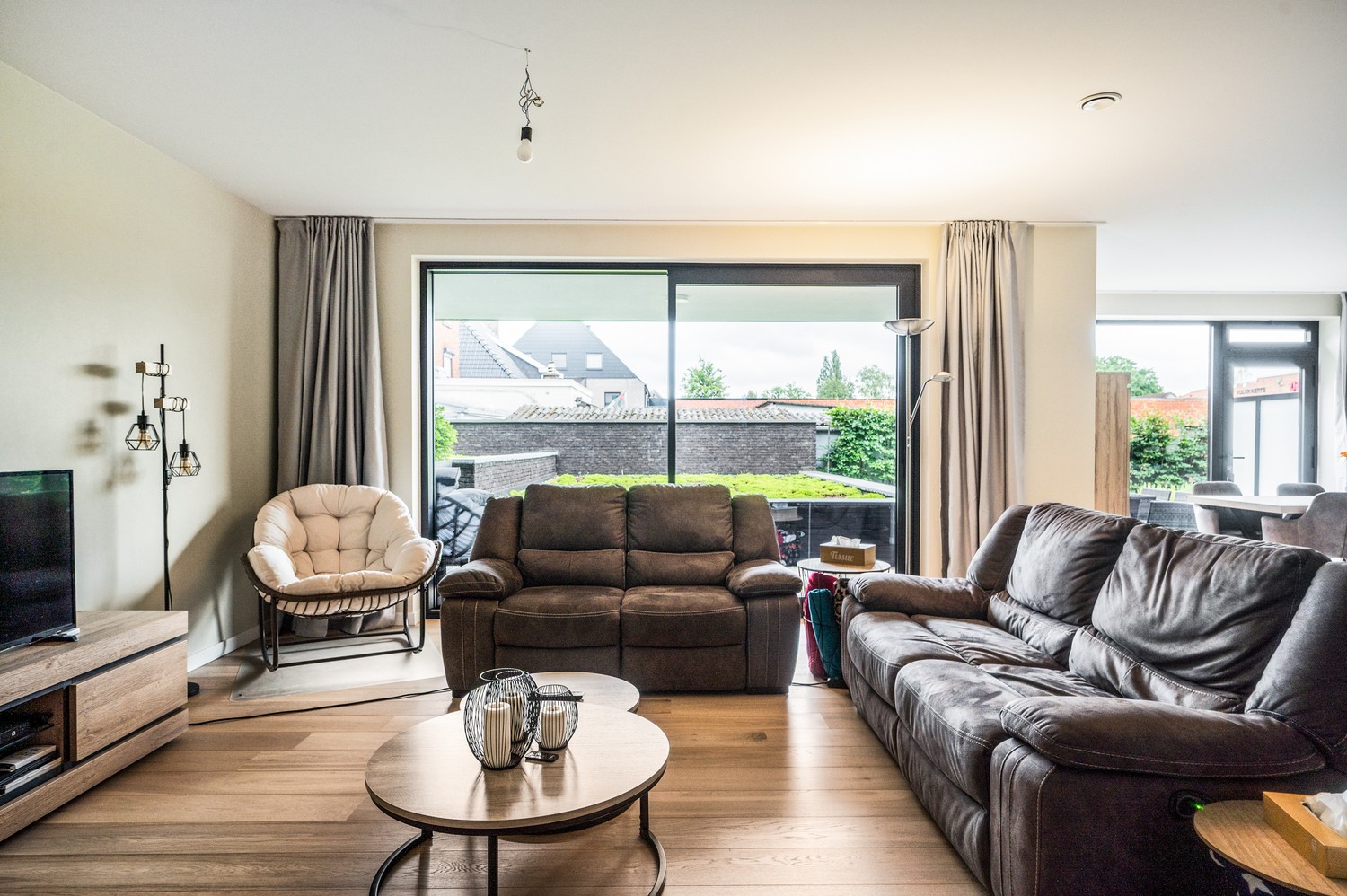 Gelijkvloers energiezuinig app. met 2 slpkrs, 2 terrassen en garagebox - foto 4
