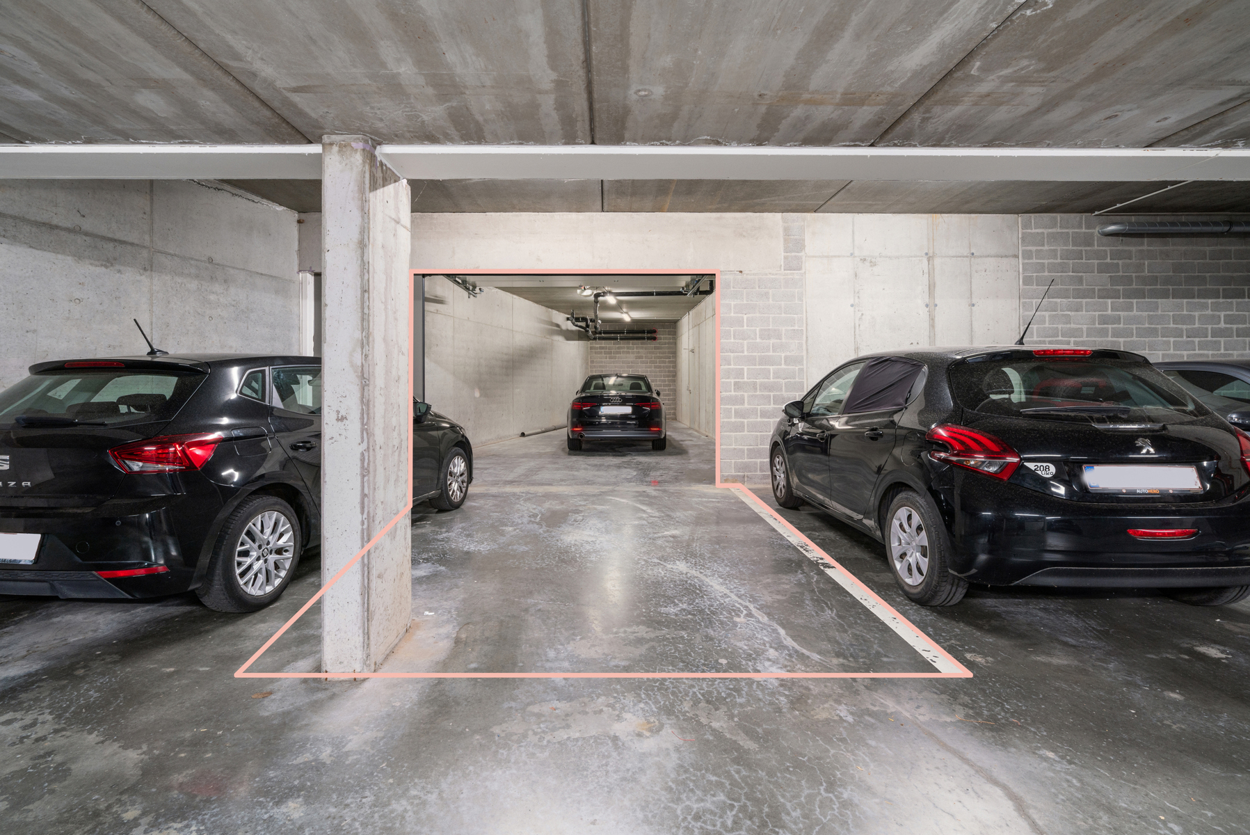 Ondergrondse autostaanplaats met uitzonderlijk ruime berging - foto 4