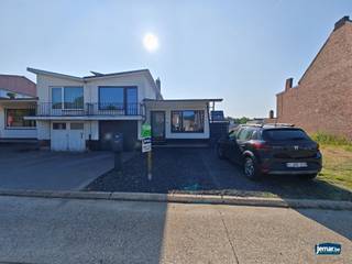Instapklare split-level woning Rijksweg 267, MaasmechelenBen je op zoek naar een instapklare woning met een gezellige sfeer en praktische indeling?...