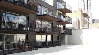 Modern apartment with 2 bedrooms, South facing terrace and underground car parking space (P33) on a quiet location in the heart of Mechelen...