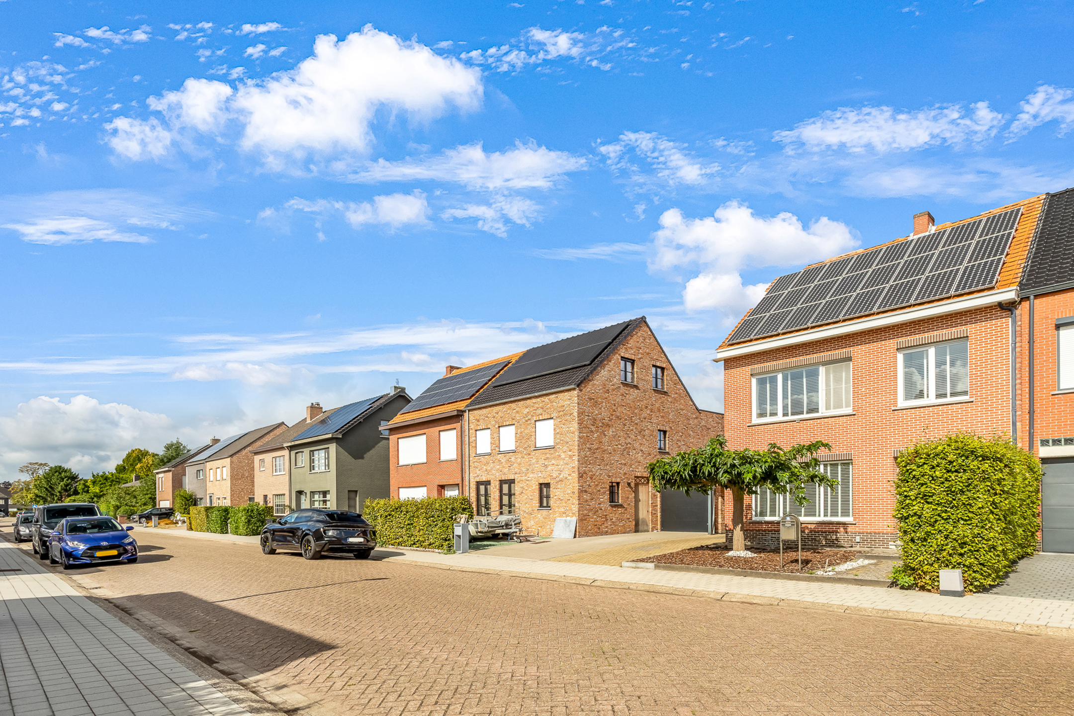Stijlvol afgewerkte woning met 3 slaapkamers, aangelegde tuin en garage - foto 4