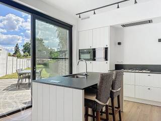 Charmante gerenoveerde gezinswoning in Brasschaat, Maria-ter-HeideBen jij een zorgzame huurder die warmte en gezelligheid vooropstelt? Dan is deze...