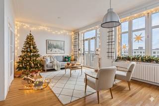 Tussen het kanaal en de Noordwijk, tegenover een wandelpark, in de Groendreef 7, te Brussel, in een karaktervol gebouw uit 1935,...