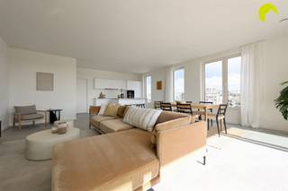 <p><span>Het “Stadsterras van Mortsel” verbindt het centraal gelegen Gemeenteplein met het nieuwe stadspark Oude God en slaat zo een brug tussen park en stad.</span></p><p><span> </span></p><p><span>In het gebouw Gefion, grenzend aan het park, bevindt zich dit BEN (bijna energie neutraal) appartement met 3 slaapkamers en een fenomenaal zicht op het park!</span></p><p><span>Door de ligging naar het zuidwesten, geniet dit appartement van uitzonderlijk veel lichtinval.</span></p><p><span>Het appartement wordt binnenkort opgeleverd! </span></p><p><span> </span></p><p><span>Hier woont u in een residentie, klaar voor de toekomst, dankzij:</span></p><p><span>- Zonnepanelen</span></p><p><span>- Thermische en akoestische isolatie</span></p><p><span>- Ventilatiesysteem type D</span></p><p><span>- Vloerverwarming</span></p><p><span>- Wandelafstand tot openbaar vervoer</span></p><p><span>- ...</span></p><p><span> </span></p><p><span>Ondergronds zijn er parkeerplaatsen, fietsenstallingen en bergingen.</span></p><p><span> </span></p><p><span>Benieuwd om het appartement vanbinnen te bekijken?</span></p><p><span>Maak nu een vrijblijvende afspraak met één van onze nieuwbouw experten via stadsterras@habicom.be of 03-449.42.41.</span></p><p><span>Verkoop onder het btw-stelsel (registratierechten op het grondaandeel en btw slechts op constructieaandeel).</span></p><p><span>Benieuwd naar de waarde van jouw woning?  Check het gratis op <span>www.watismijnhuiswaard.be</span></span></p><p><span> </span></p>