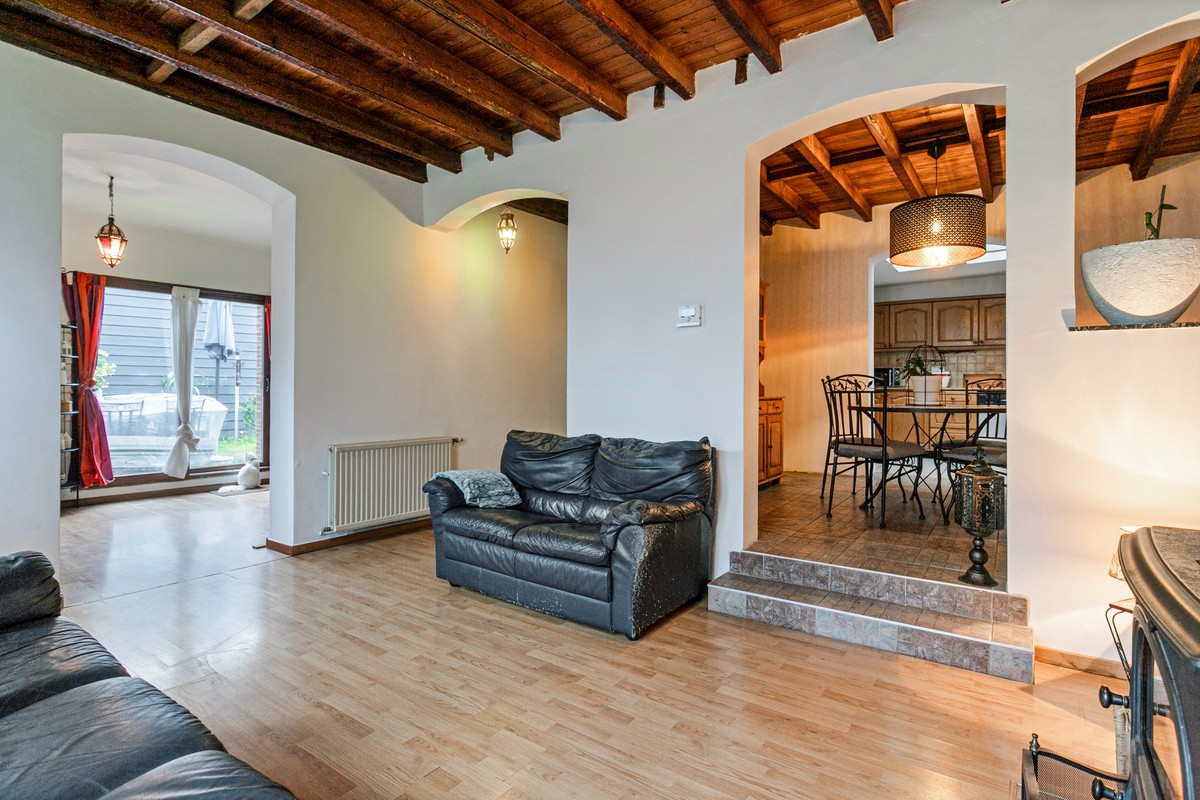 Charming and quietly located semi-detached house with garden - photo 3