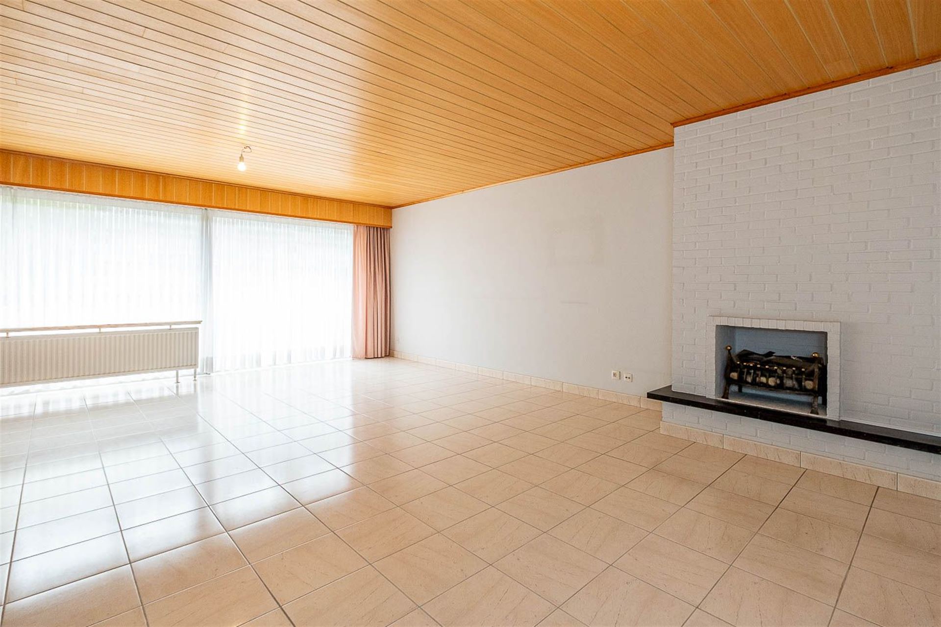 Verzorgd appartement met 2 slaapkamers, dressing, terras en kelder. Garagebox + € 25.000 - foto 5