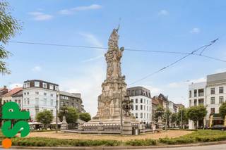 1-slaapkamerappartement op toplocatie in een rustige straat op het ZuidIndeling:Gezellige leefruimte met kitchenette, aparte slaapkamer en...