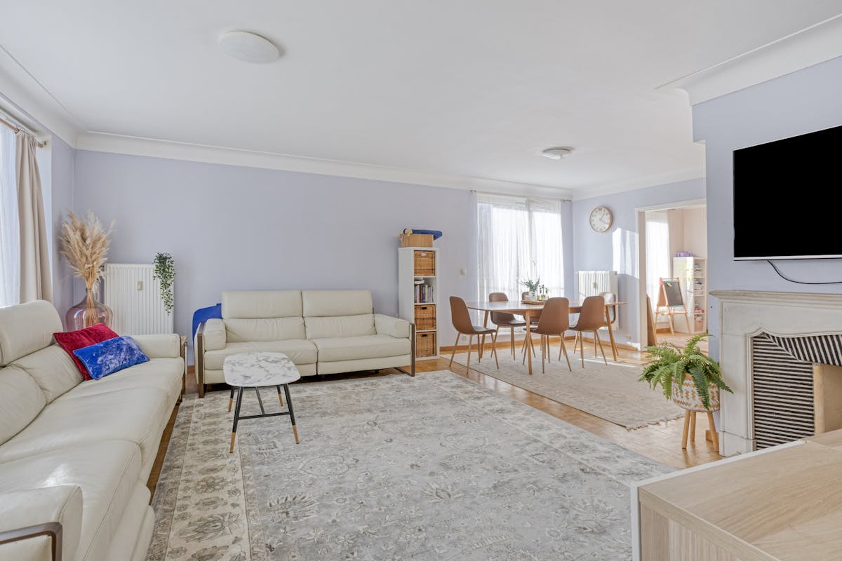 Spacious apartment for sale in the heart of Strombeek-Bever - photo 2