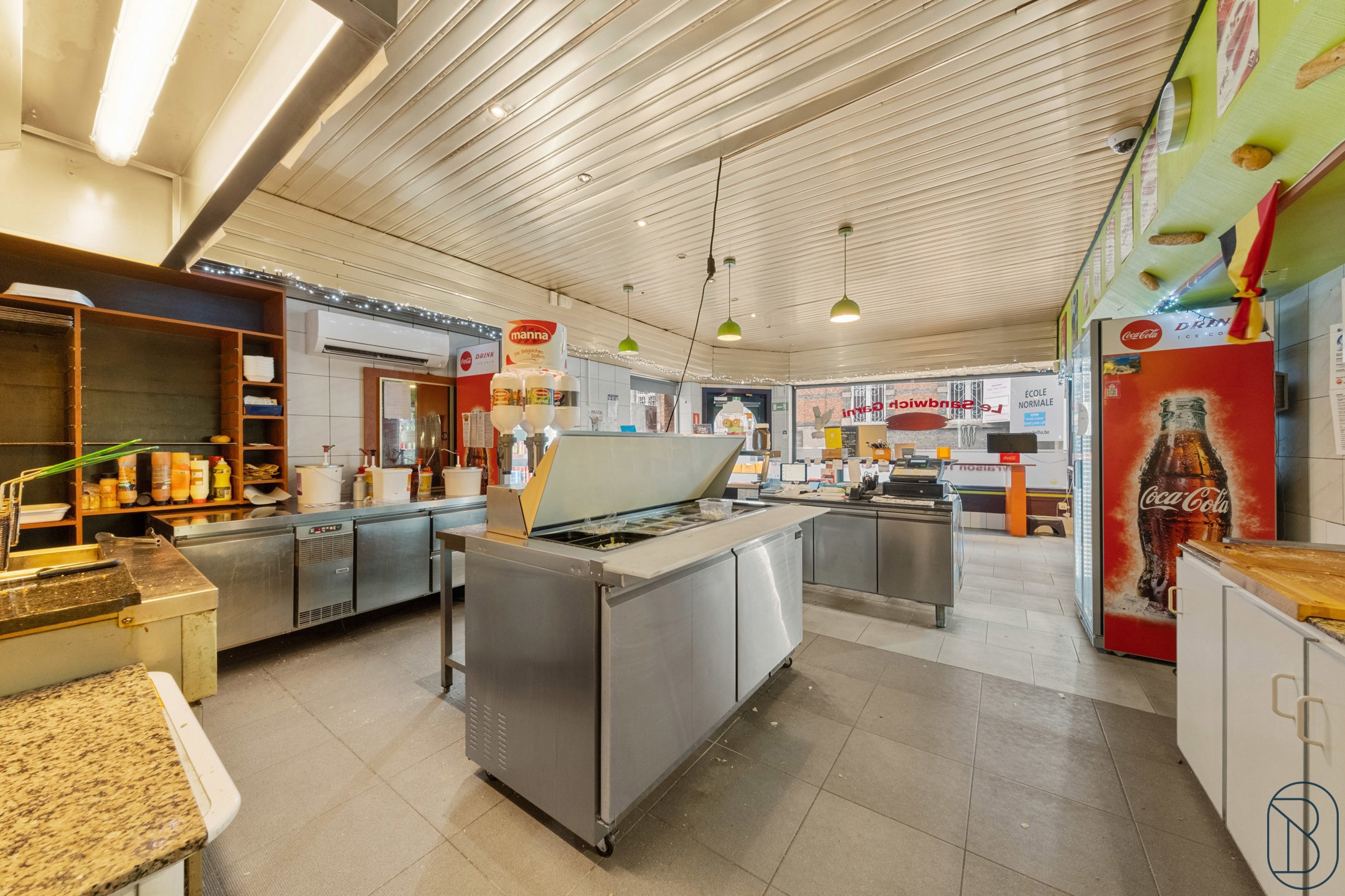 Goedgelegen broodjeszaak + parking en appartement - foto 5