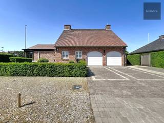 Graag stellen we u deze alleenstaande woning voor in landelijke sfeer met kwaliteitsvolle afwerkingen!Doorheen de jaren werd de woning met veel zorg...