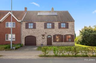 Bezoekdag zaterdag 02/05/2026, inschrijven via www.polares.euDeze open bebouwing uit 1993 is gelegen op een centrale locatie te Wijgmaal, op een...