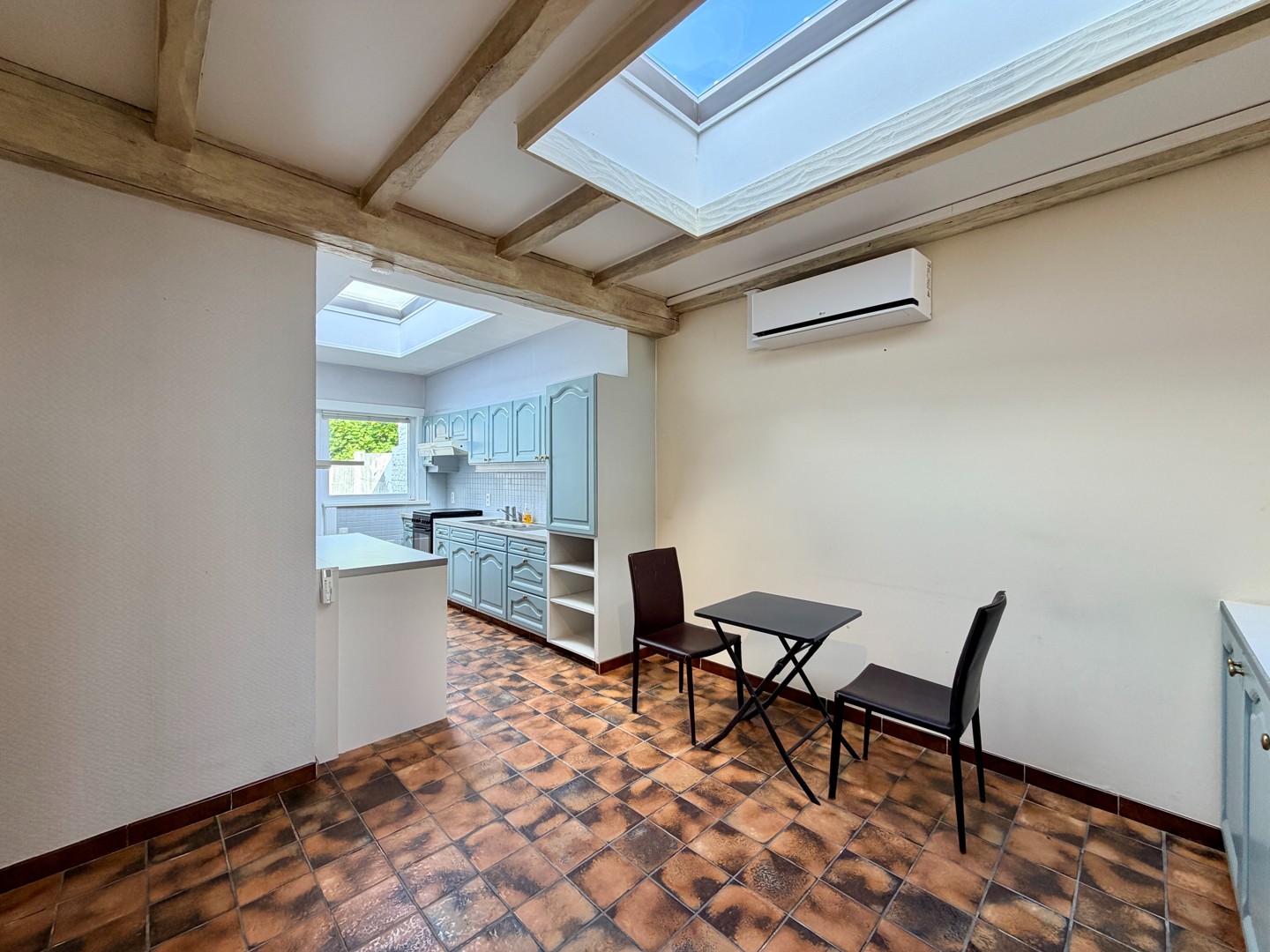 Recent opgefriste woning met 2 slaapkamers en tuin te Roeselare! - foto 4