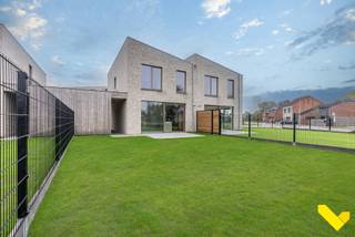 Ontdek deze hedendaagse nieuwbouwwoningen gelegen in de Burgemeester Steyaertstraat.Troeven:- Kwalitatieve afwerking met een uitzonderlijk laag...