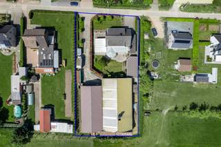 Avis aux indépendants ! Belle maison d'entreprise avec hangar spacieux, idéalement située à Onze-Lieve-Vrouw-Waver, dans une rue résidentielle...