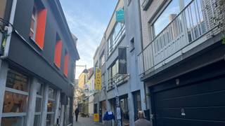 LiggingHet appartement geniet een uitstekende ligging in de stad Aalst, met een vlotte verbinding naar het centrum en belangrijke invalswegen. Je...