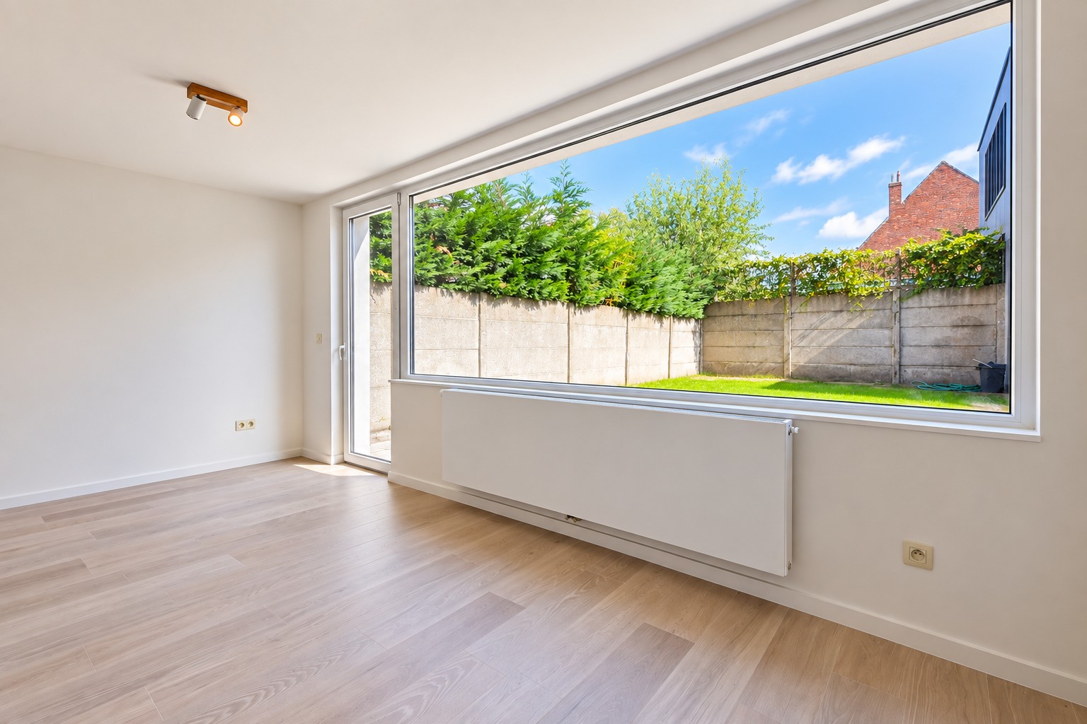 Gerenoveerd 1 slaapkamer appartement met terras en tuin - photo 4